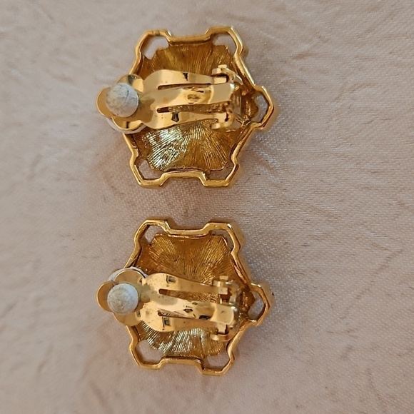 CRYSTALINE Vintage Signed Star Rhinestone on Gold-Tone Clip-on Earrings - Picture 4 of 5